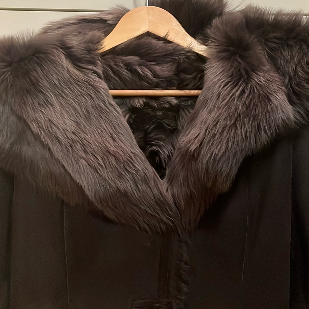 Winter natural 100% shearling coat in a vent good condition made in Turkey.